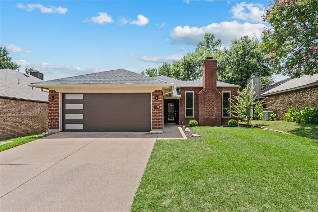 Property Photo:  1521 Briarcrest Drive  TX 76051 