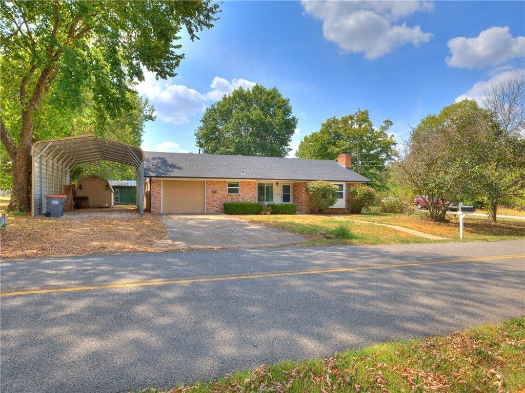 Property Photo: 463 E Johnson Avenue AR 72718