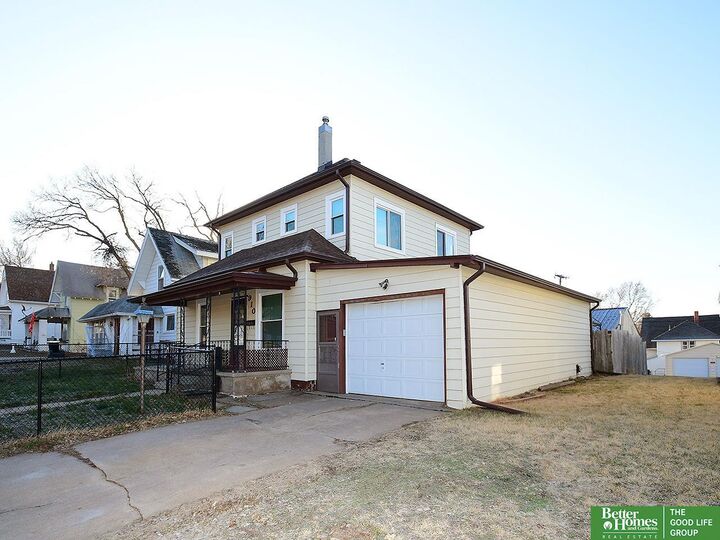 Property Photo:  910 8th Street  NE 68352 