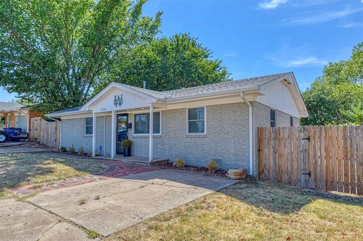 Property Photo:  1724 S Jensen Avenue  OK 73036 