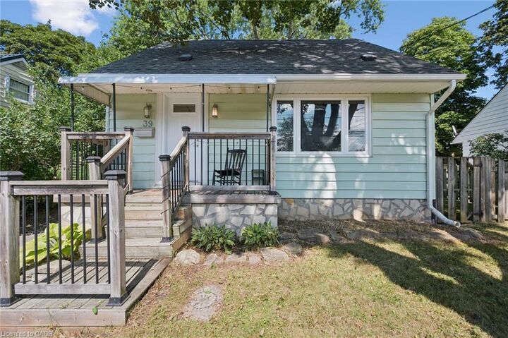 39 Ridgewood Avenue — photo 1