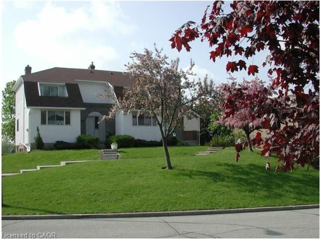 Property Photo:  225 Shakespeare Drive 9  ON N2L 2T5 