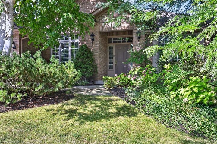 Property Photo: 1092 Crofton Way ON L7P 4W8