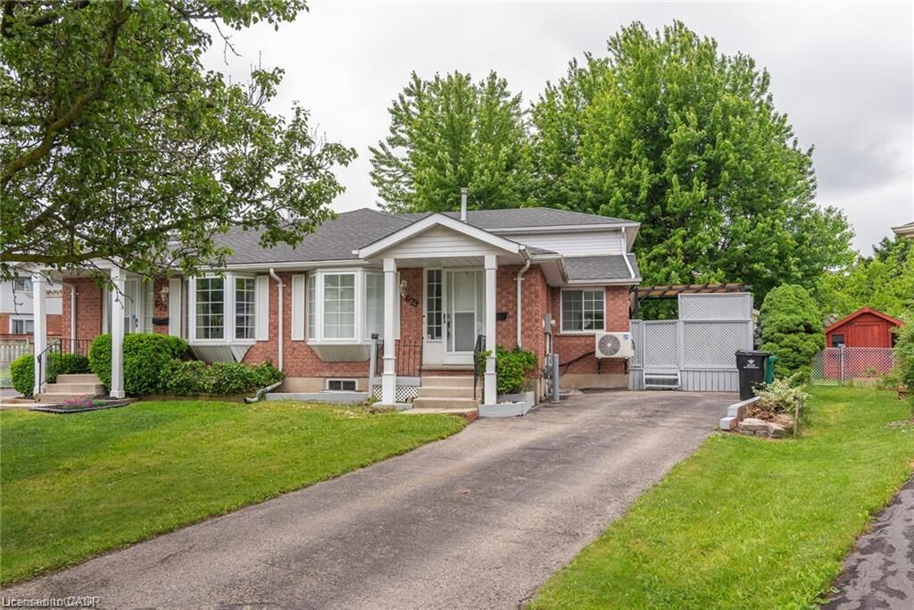 Property Photo:  629 Settlersfield Court B  ON N2T 2K6 