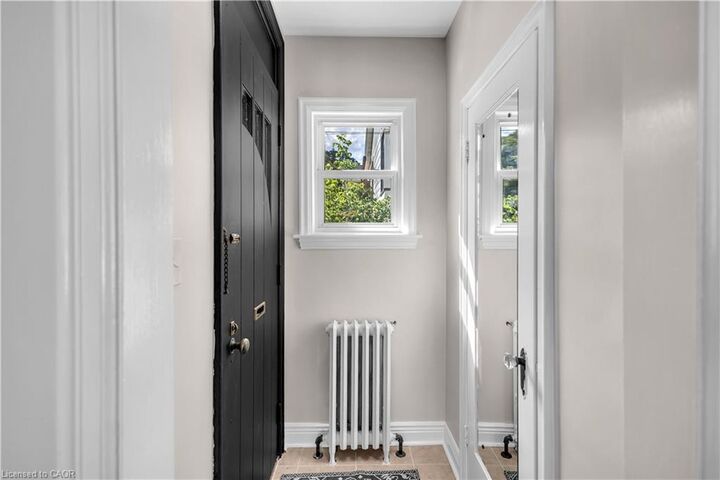 Property Photo: 31 Scotia Avenue ON L8K 4X4