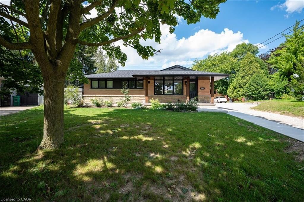 Property Photo: 10 Cardinal Crescent N 2 ON N2J 2E4