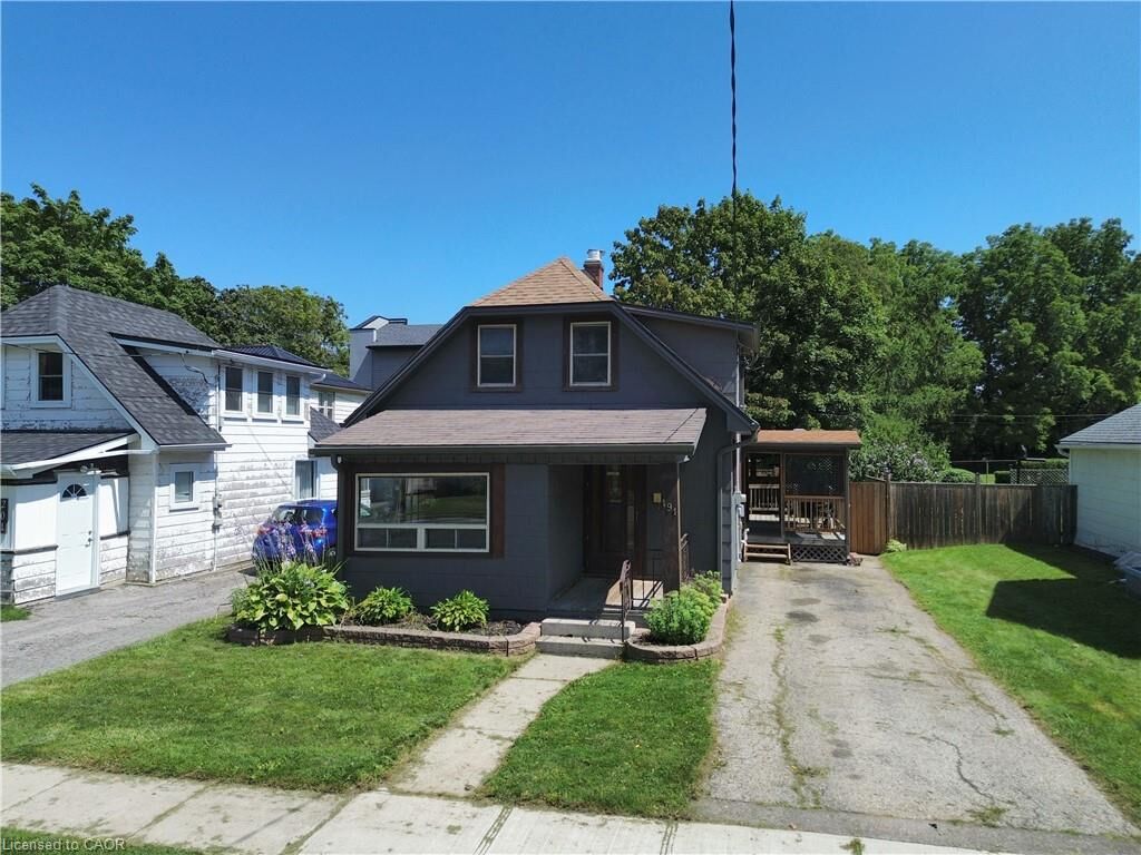 Property Photo: 191 Queen Street N ON N3Y 3Y7