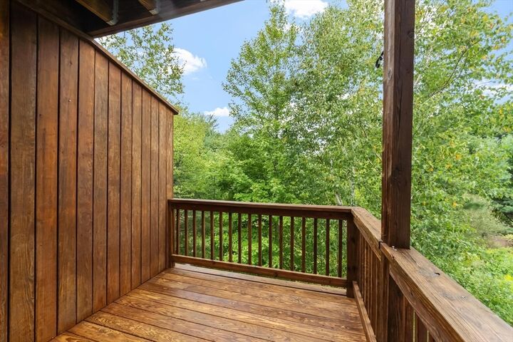 Property Photo:  9 Green Briar Rd 9  MA 01420 