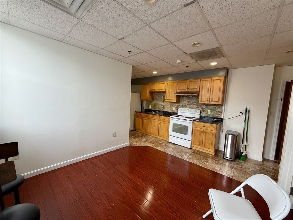 Property Photo: 72 Kneeland 601 MA 02111