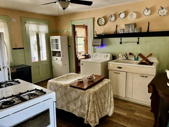 Property Photo:  16 Chestnut St  MA 01376 