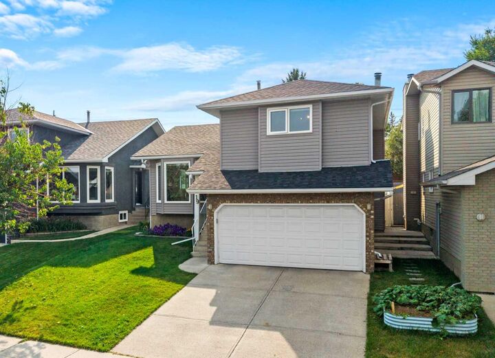 19 Macewan Meadow Crescent NW — photo 1