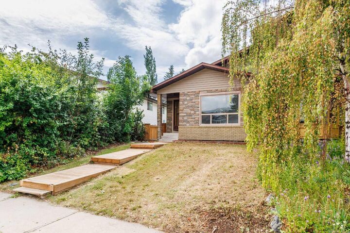 Property Photo:  13 Bernard Drive NW  AB T3K 2B4 