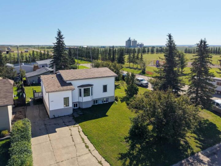 Property Photo: 126 3 Street SE AB T0H 1M0