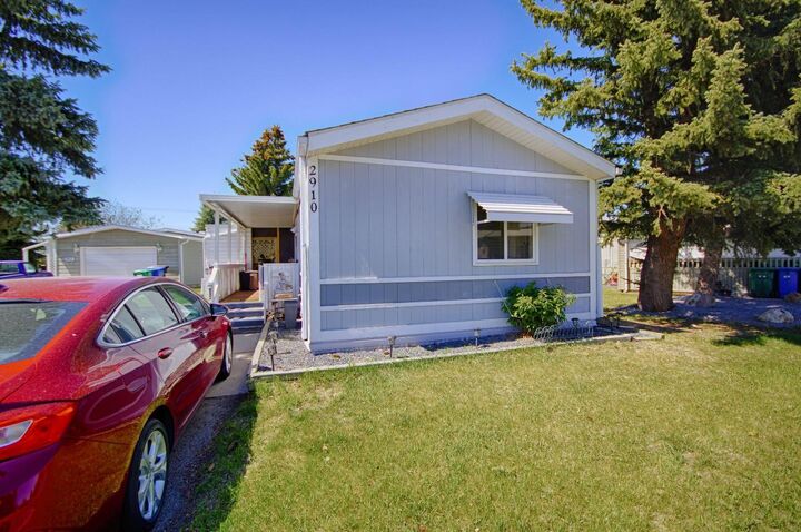 Property Photo: 2910 29 Street S AB T1K 6S8