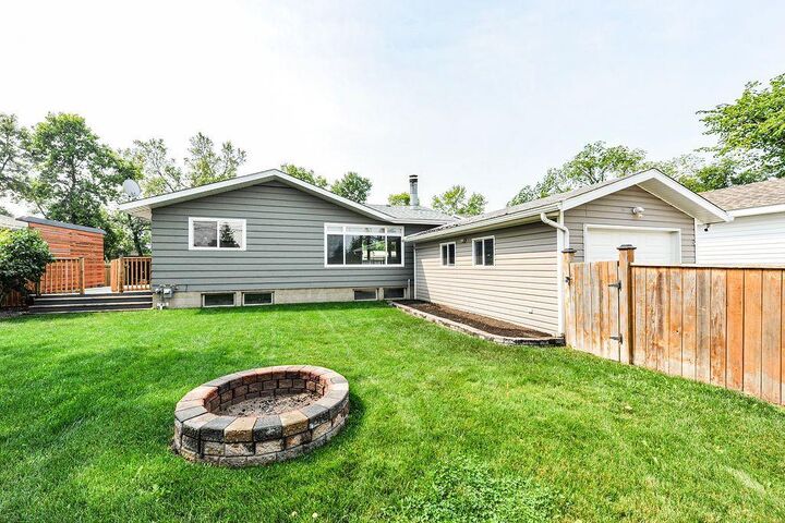 Property Photo:  3 Montcalm Avenue  AB T4V 2K9 