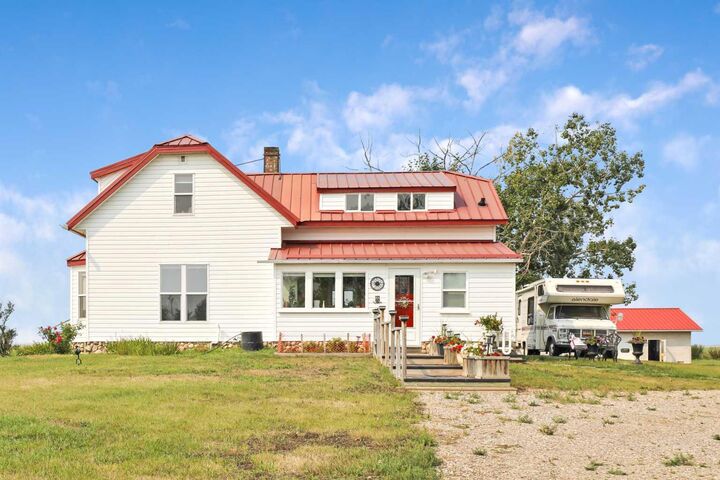 260006 Twnp Rd 154 — photo 1