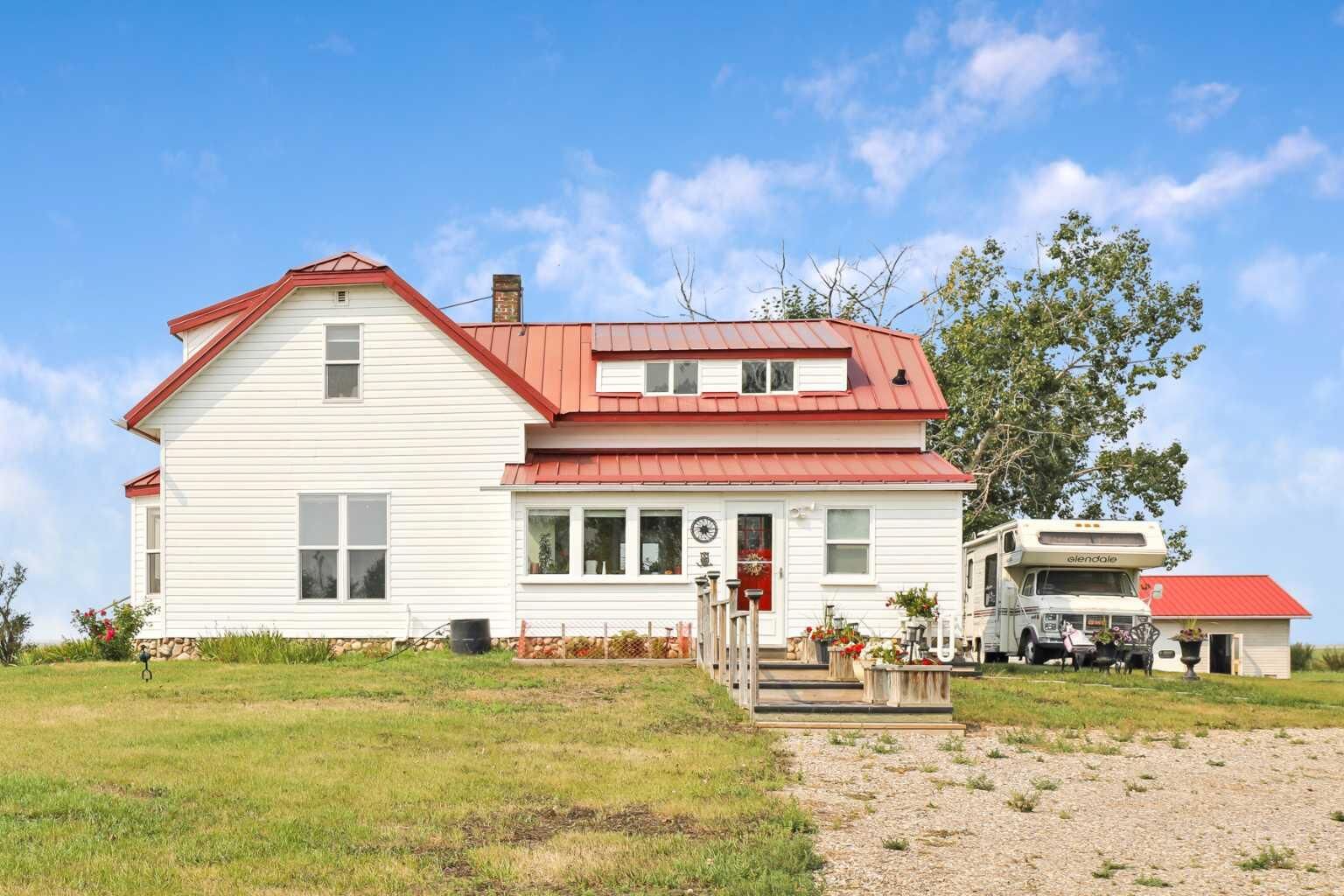 Property Photo: 260006 Twnp Rd 154 AB T0L 2B0