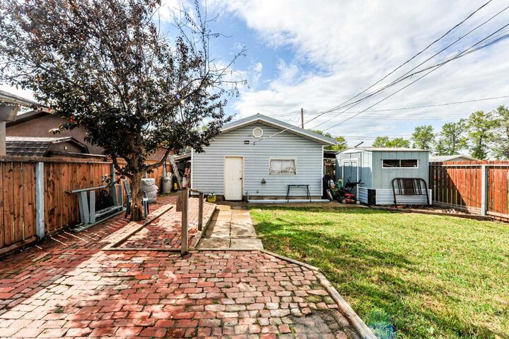 Property Photo: 5228 42 Street AB T4V 1A8