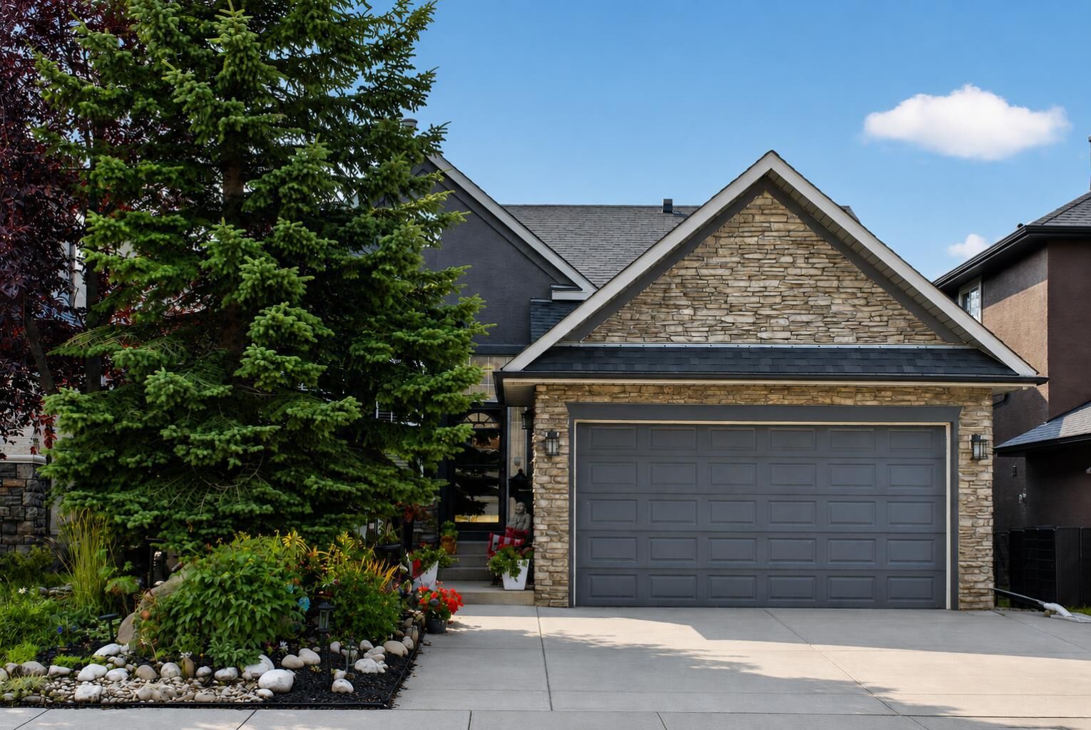 Property Photo: 44 Strathlea Close SW AB T3H 5C6