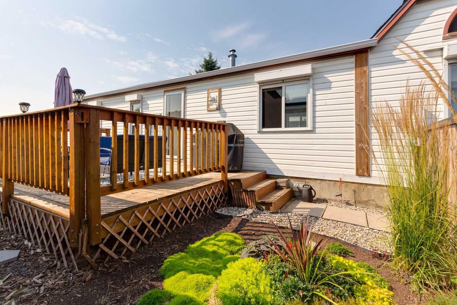 Property Photo: 25 Erin Woods Circle SE AB T2B 3C9