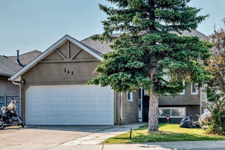 143 Applewood Drive SE — photo 1