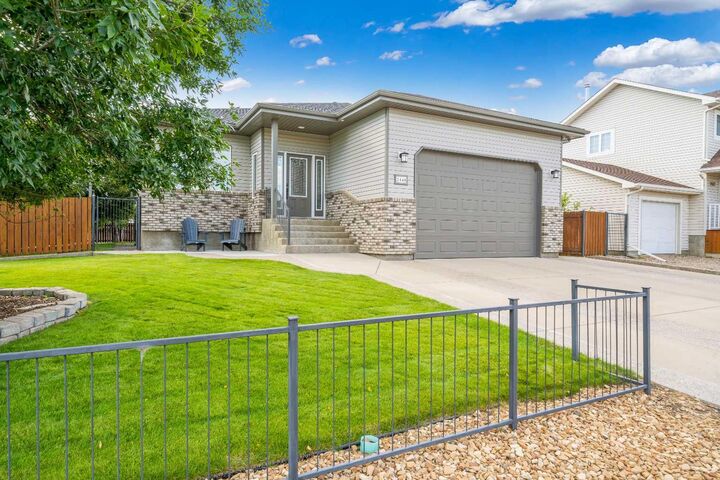 Property Photo:  2448 7 Avenue NE  AB T1C 1Y6 