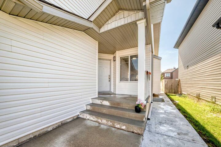 Property Photo: 218 Saddlefield Place NE AB T3J 4Z3