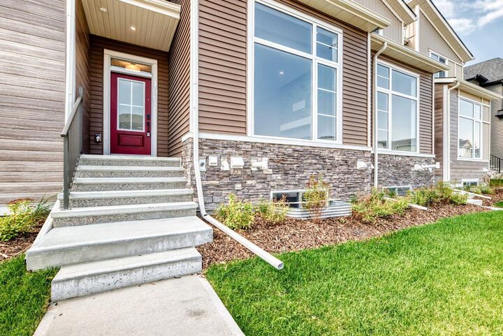 Property Photo: 1063 Bayview Crescent SW AB T4B 5N8