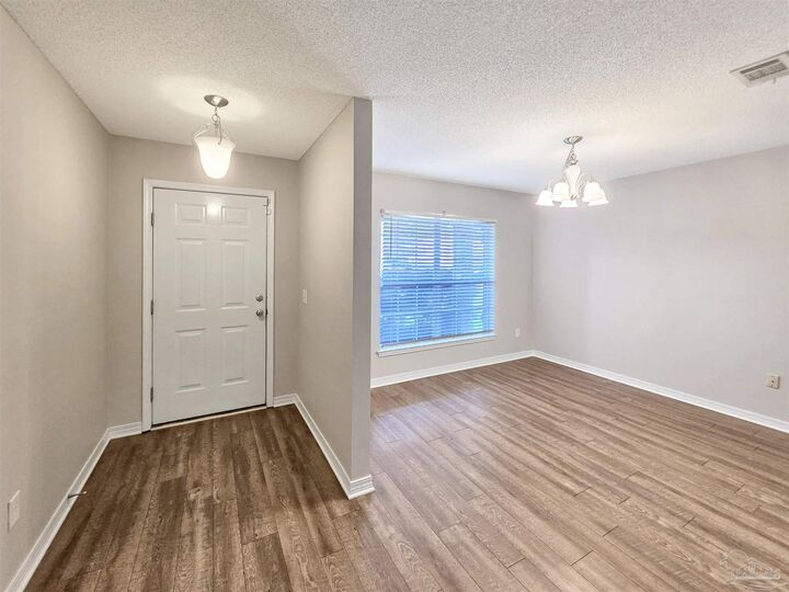Property Photo: 690 Mozingo Ln FL 32514