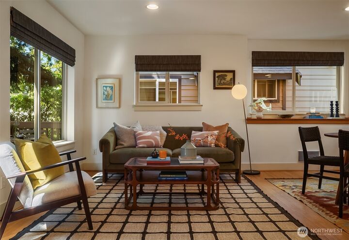 Property Photo: 9613 Roosevelt Way NE B WA 98115
