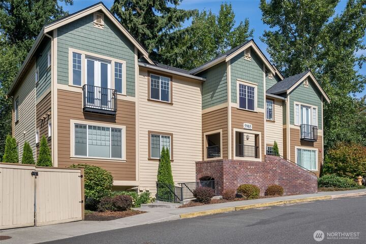 Property Photo:  5985  185th Court NE 1-301  WA 98052 