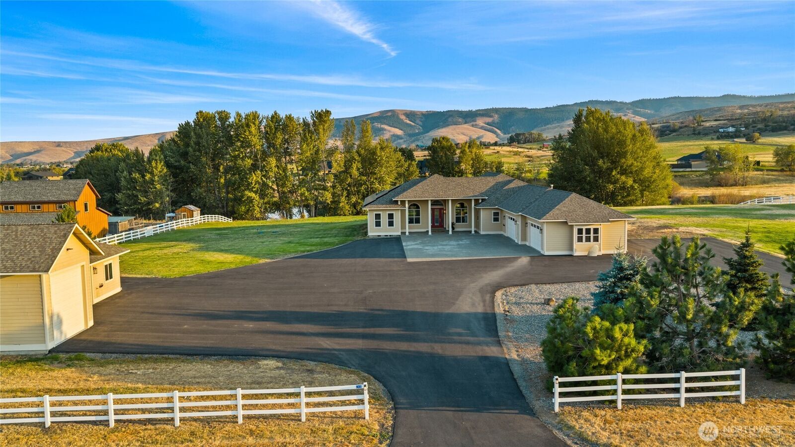 Property Photo:  240  Majestic Heights Drive  WA 98926 