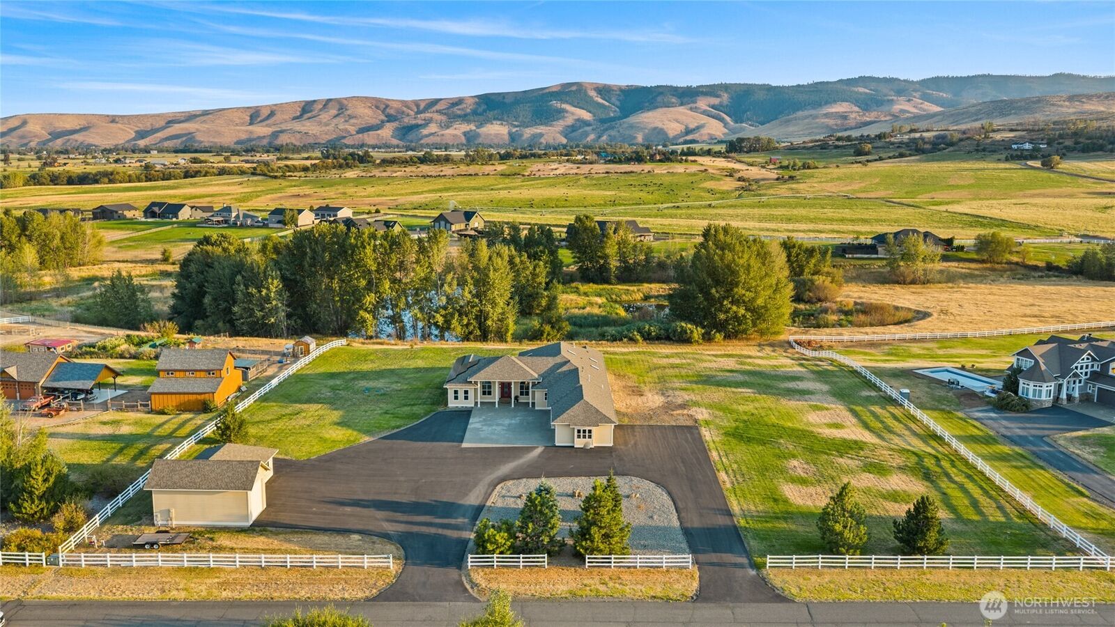 Property Photo:  240  Majestic Heights Drive  WA 98926 