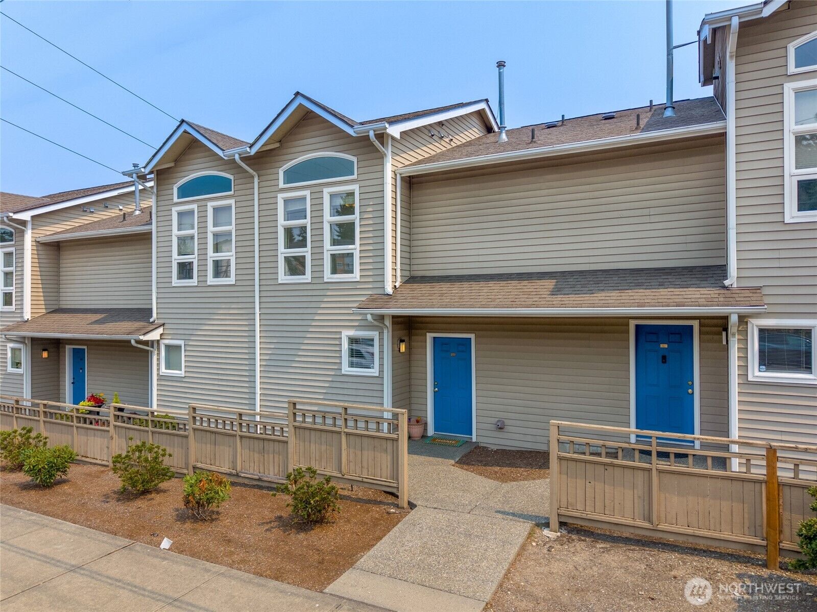 Property Photo:  901 E Marine View Drive 104  WA 98201 