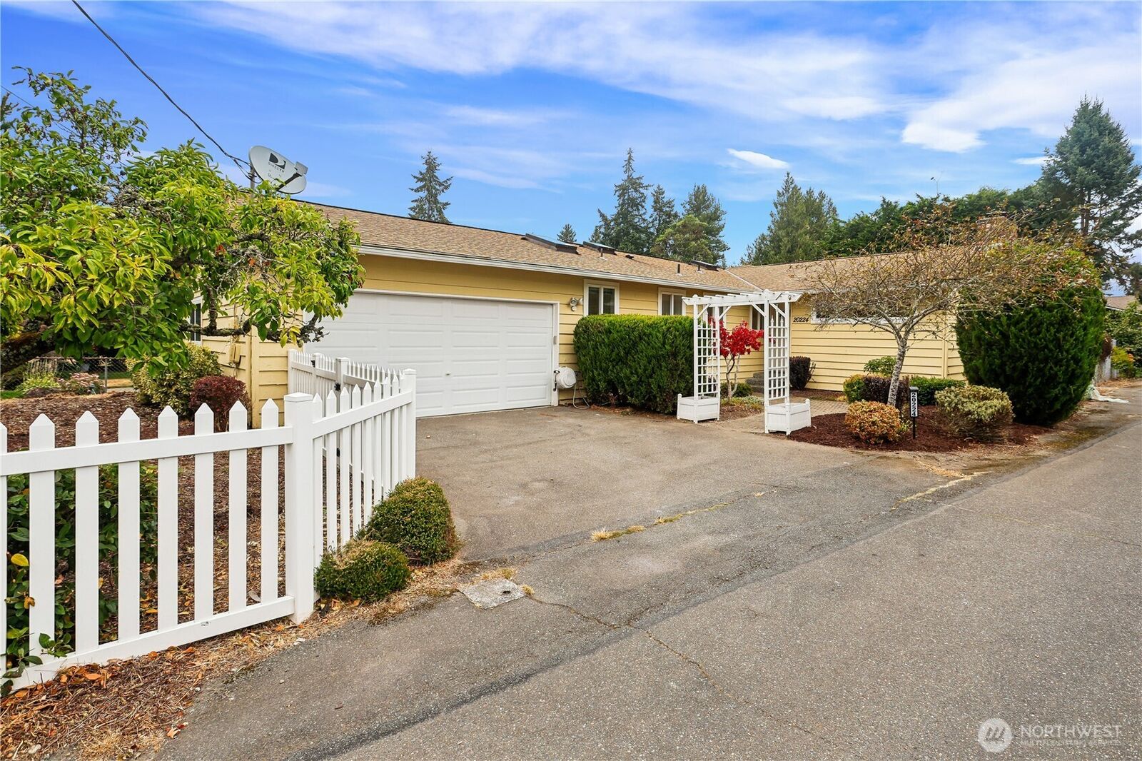 Property Photo:  20224  Greenwood Ave N  WA 98133 