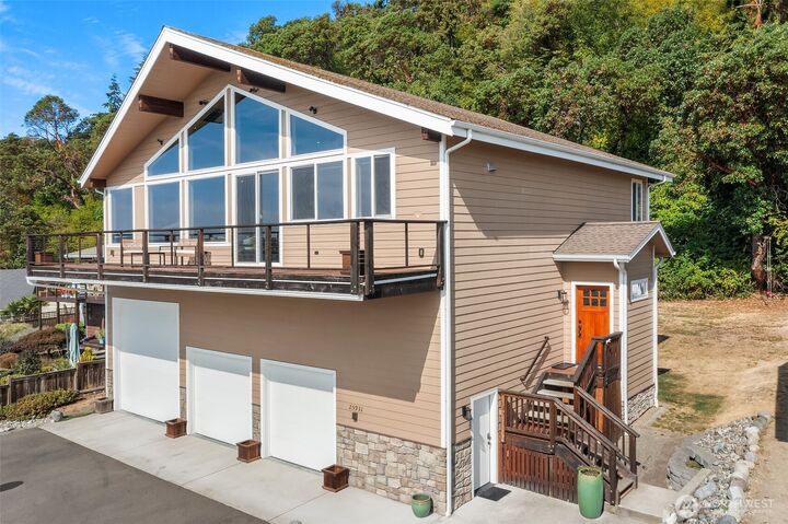 Property Photo:  25931  75th Avenue SW  WA 98070 