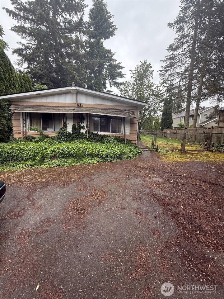 Property Photo:  20104  75th Avenue NE  WA 98028 