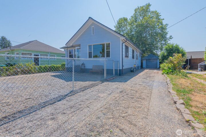 Property Photo:  2007  9th Street  WA 98337 