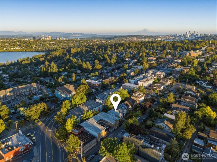 Property Photo: 6542 Greenwood Avenue N WA 98103