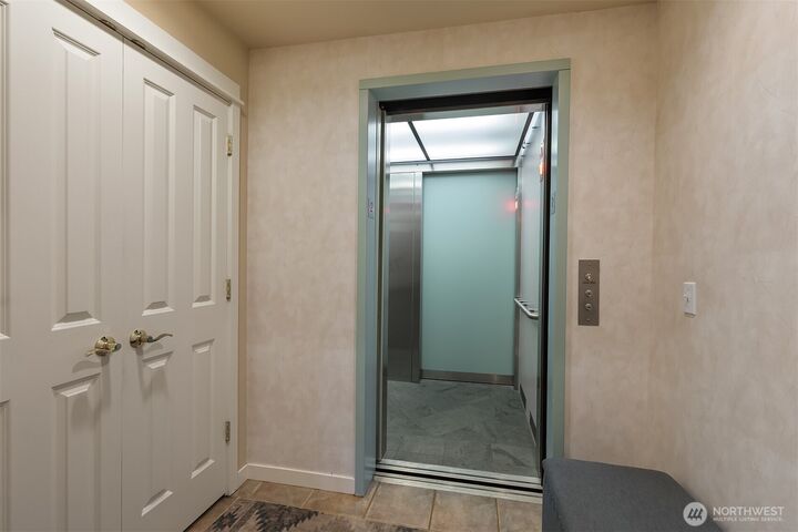 Property Photo:  239  4th Avenue S 202  WA 98020 