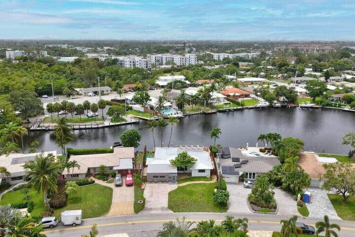 Property Photo:  1631 Poinsettia Drive  FL 33305 