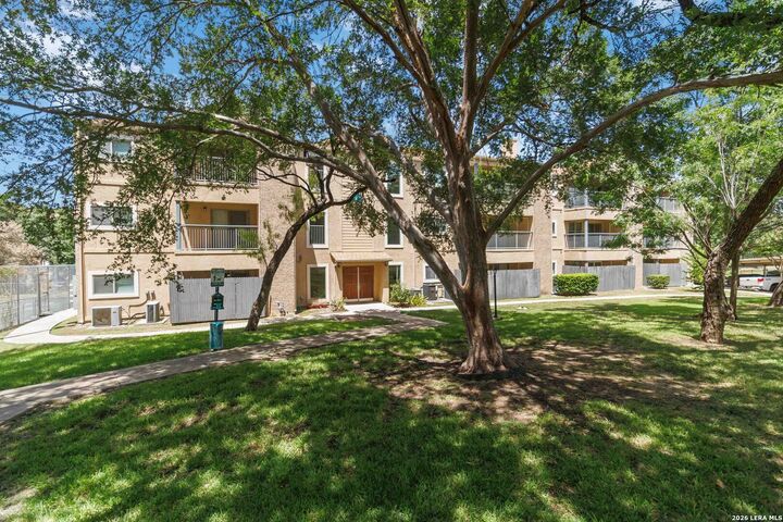 Property Photo:  4111 Medical Dr B104  TX 78229 