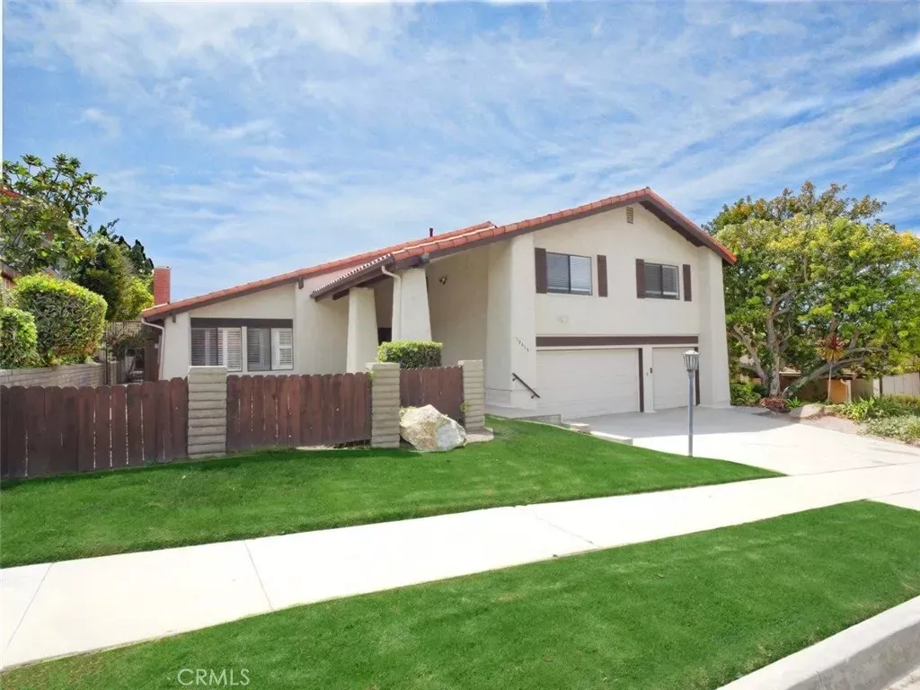 Property Photo:  30435 Via Victoria  CA 90275 