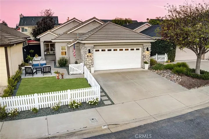 Property Photo: 519 Starlight CA 93420