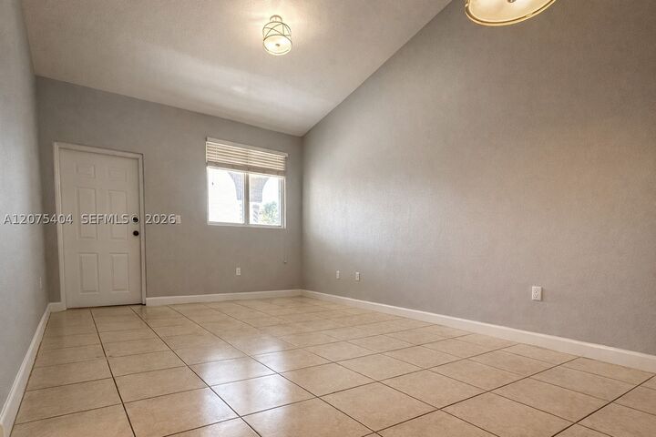 Property Photo: 2908 SE 17th Ave 202 FL 33035