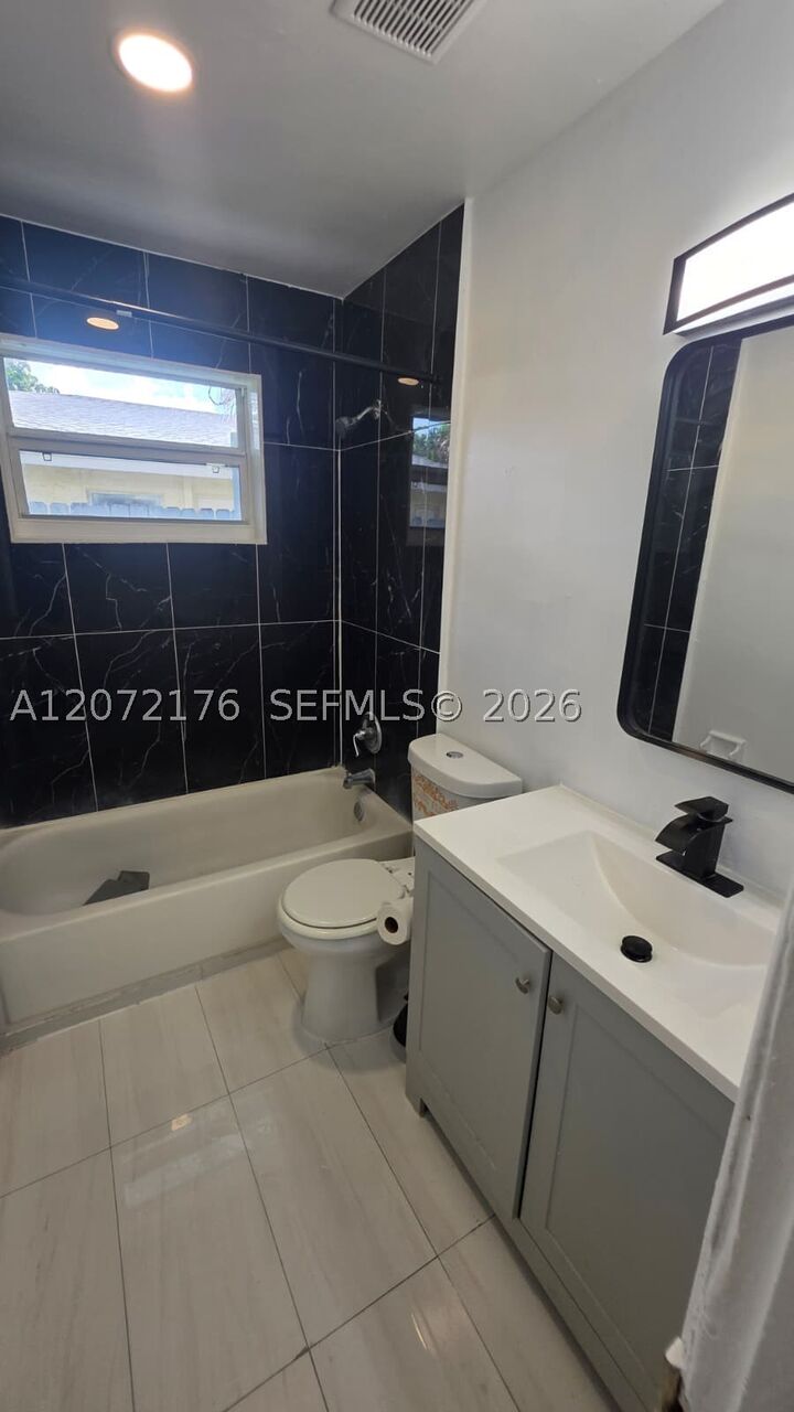Property Photo: 5303 NW 18th Ct 5303 FL 33313