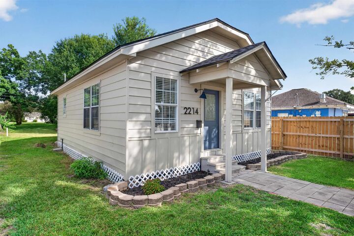 Property Photo:  2214 9th St  TX 77651 