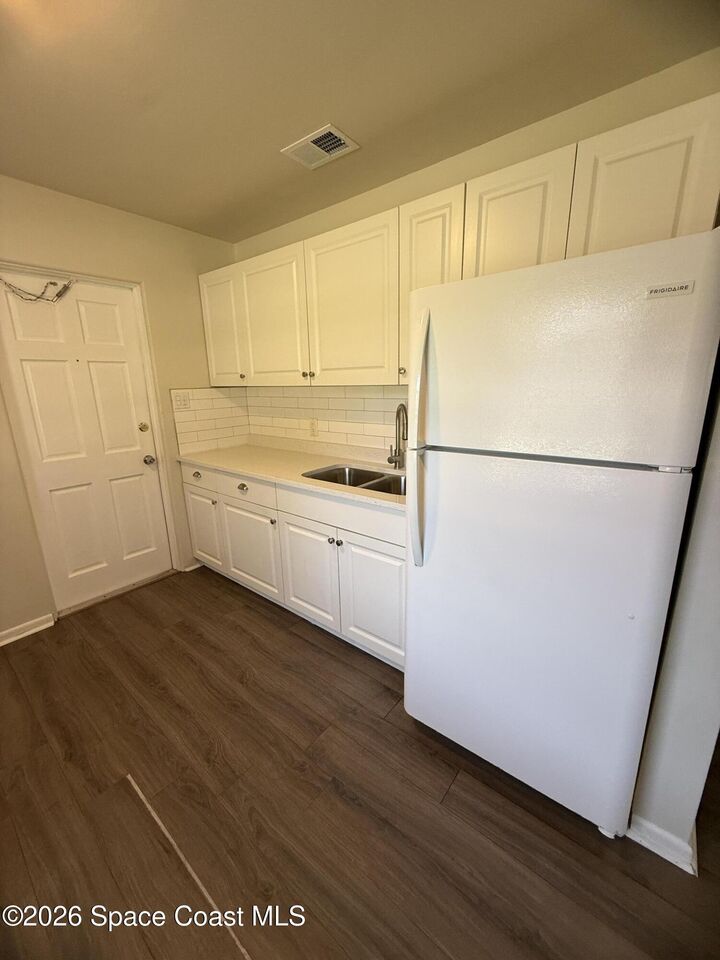 Property Photo: 2503 Middlehurst Road FL 32796