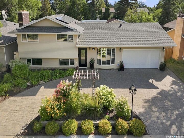 273 Carleton Drive — photo 1