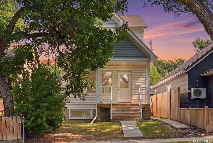 Property Photo:  532 J Avenue N  SK S7L 2K5 